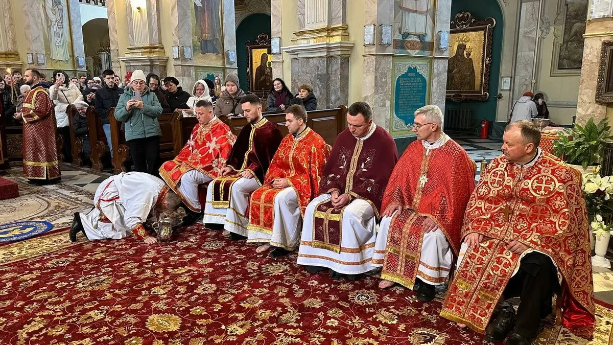 У Тернополі митрополит Теодор Мартинюк звершив давній обряд умивання ніг