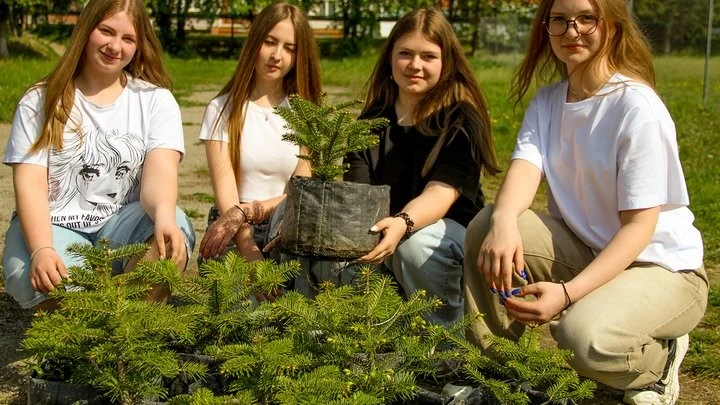 Пам’ять у кожному дереві: у Чорткові заклали унікальний шкільний сад