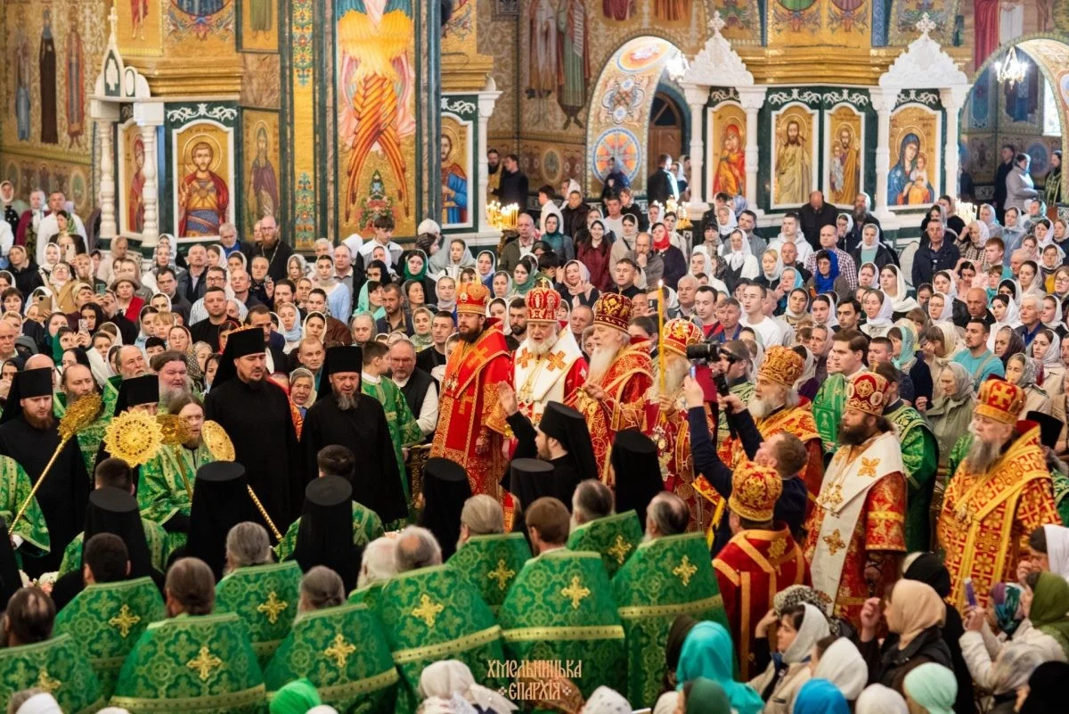 У Почаєві віряни перенесли мощі святого Амфілохія під час урочистої ходи