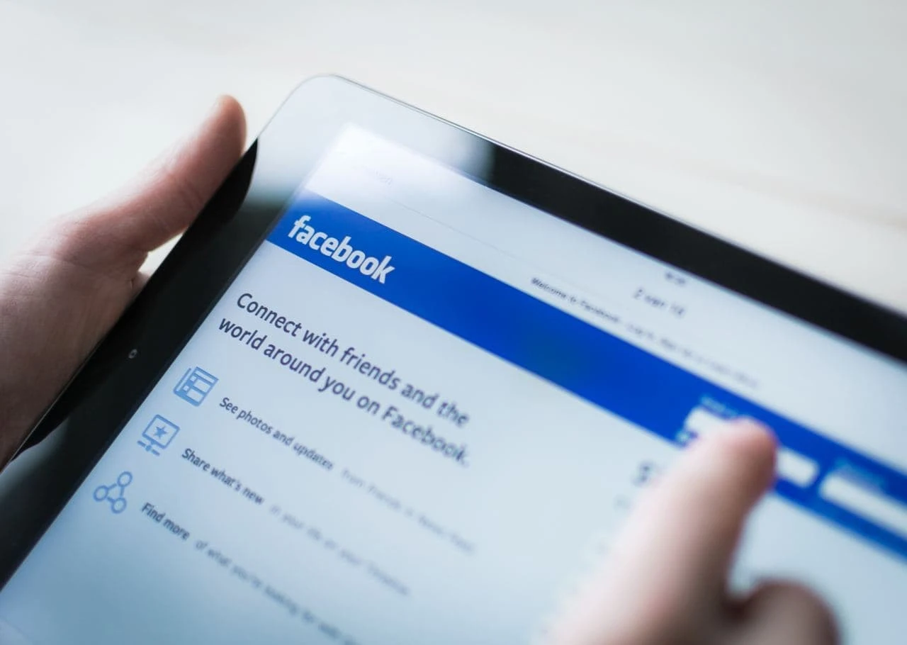 Як завантажити контакти та знайти друзів у Facebook за номером мобільного