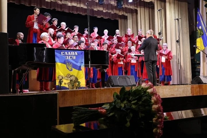Польський хор «Журавлі» підтримав українських військових серією благодійних виступів