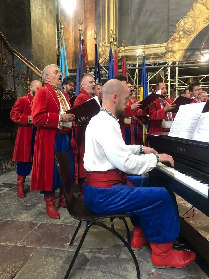Польський хор «Журавлі» підтримав українських військових серією благодійних виступів