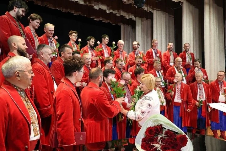 Польський хор «Журавлі» підтримав українських військових серією благодійних виступів