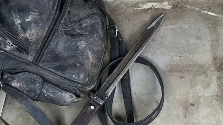 На Тернопільщині військовий погрожував патрульним ножем