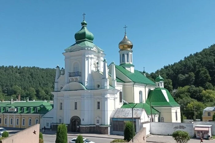 Державі не повертають монастир у Кременці: судові виконавці натрапили на спротив