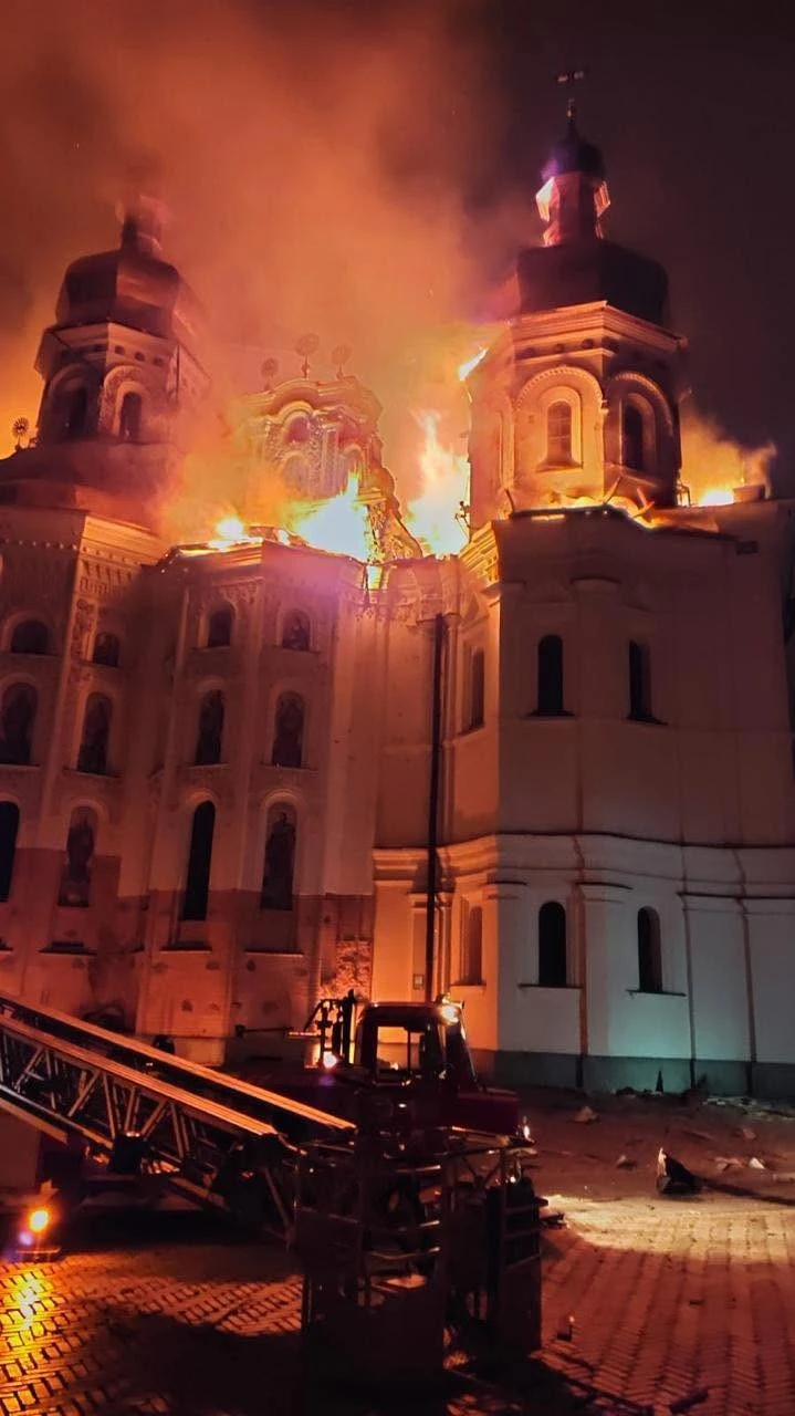 Ворожий удар пошкодив Успенський собор Лаври