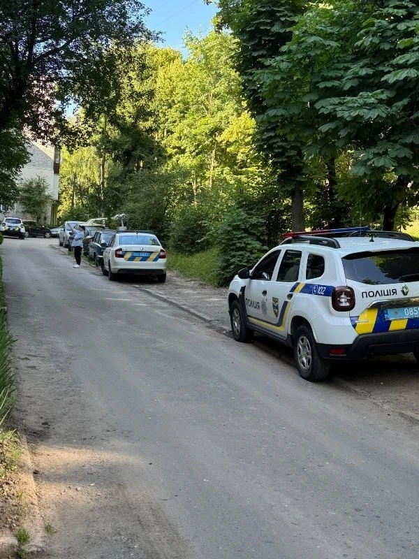 Тернопільська поліція блокувала багатоповерхівку через можливу заручницю