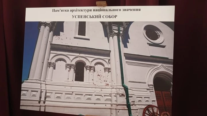 У Тернополі презентували експозицію світлин Святогірської лаври
