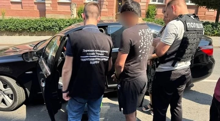 Нова схема нелегального перетину кордону: організатор оцінив свої послуги у 17 тисяч доларів