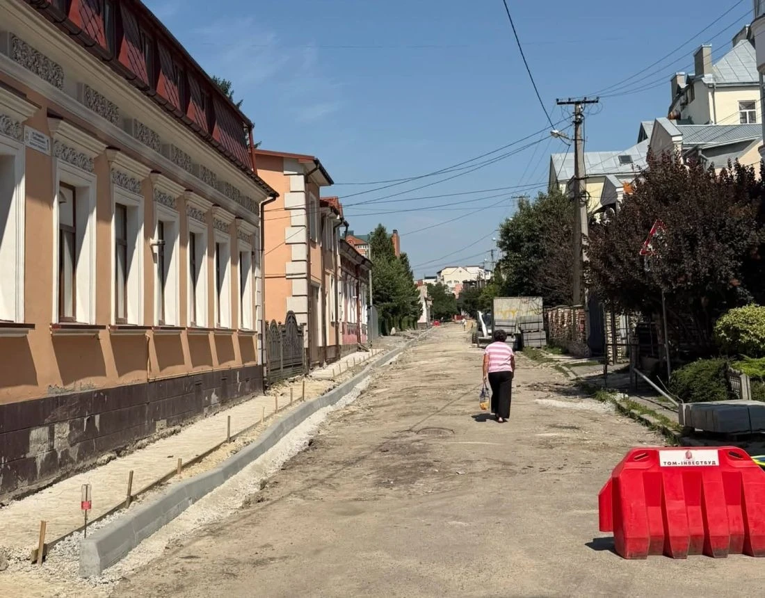 Пролетарська стає проїзною: у Тернополі взялися за дорогу, яка ламала автівки